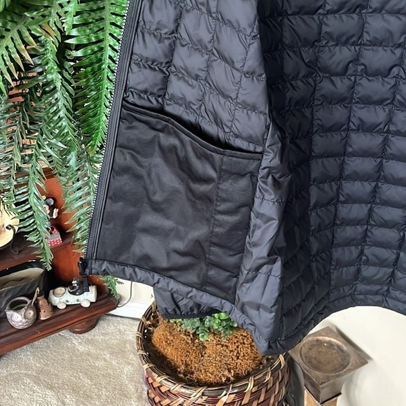 Brand New The North Face Thermoball Eco Down Insulated Black Zippered Jacket - Picture 12 of 15